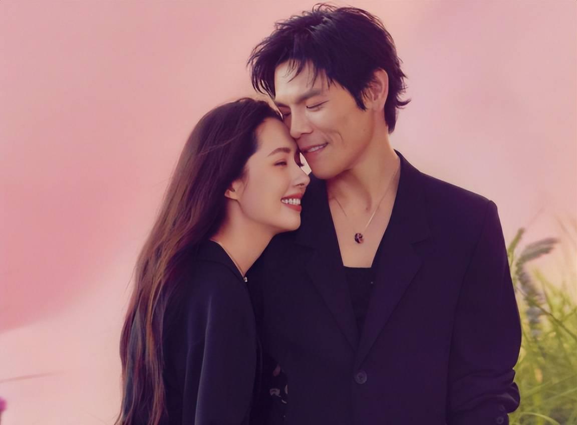 Xiang Zuo and his wife walked the red carpet holding hands! Biting Guo ...