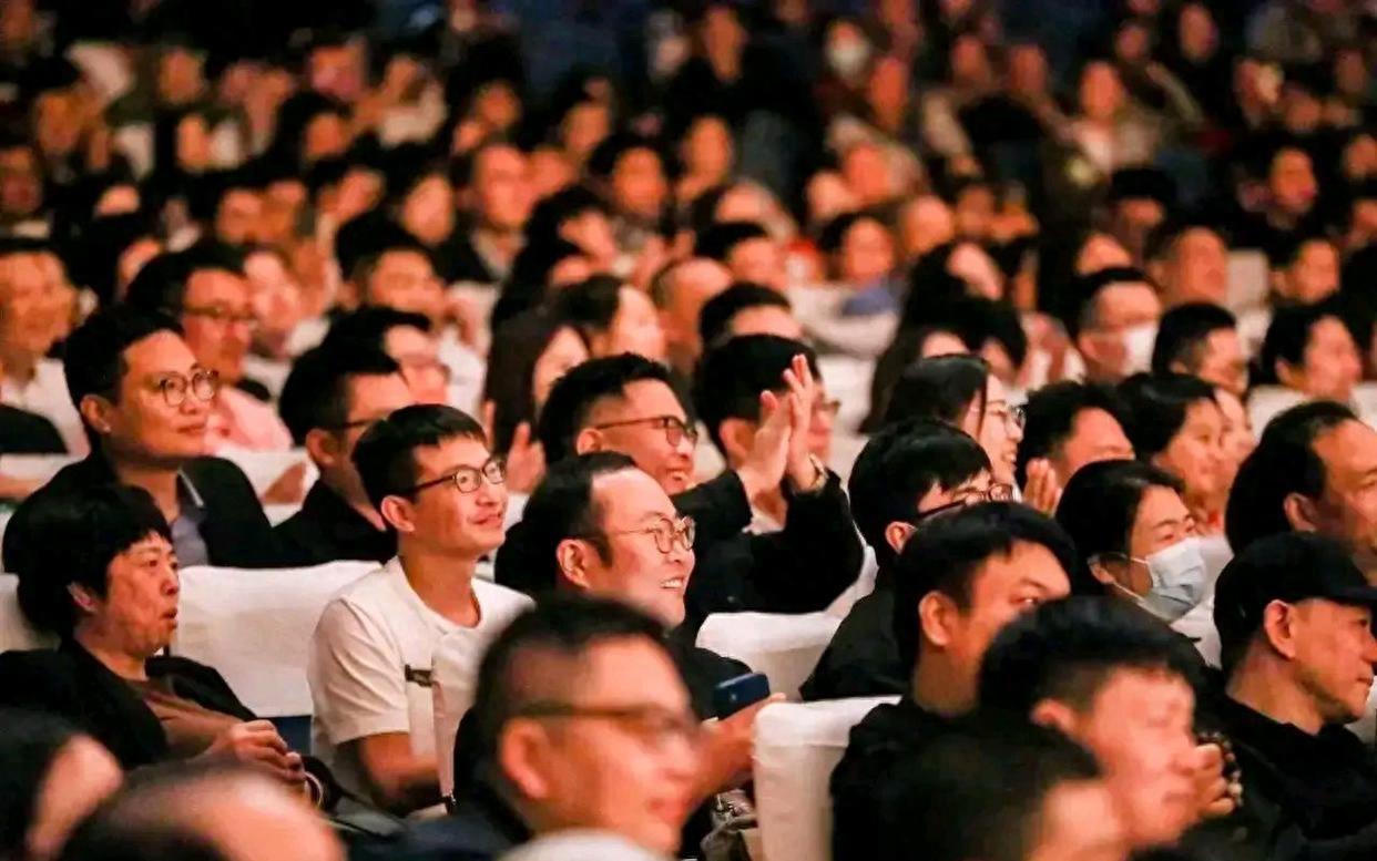 Famous singer Jiang Dawei lost a lot of money. Hundreds of people ...