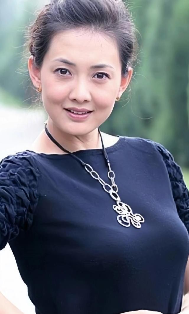 Zhang Tielin took a peek at Niu Li, only to find out that she has such ...