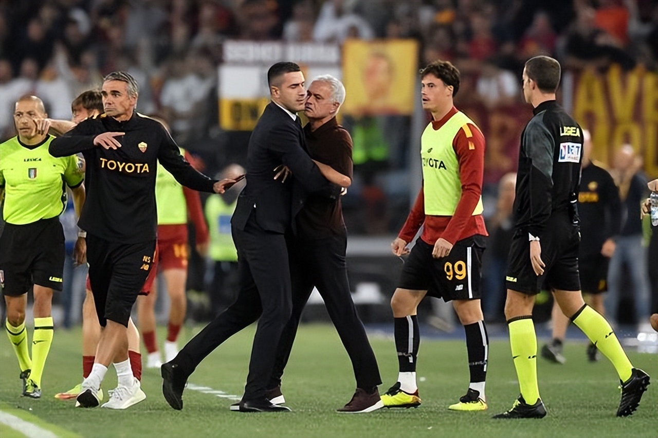 Shot 21-4!Roma lost, all 4 power forwards were misfired, and Mourinho ...