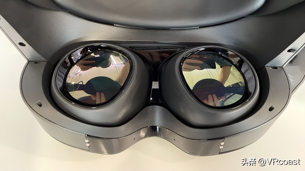 Quest Pro vs. Quest 2 spec comparison iNEWS