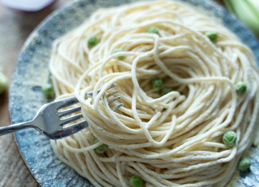 Why don't the wet noodles sold by vendors stick together? The answer is here, maybe it's