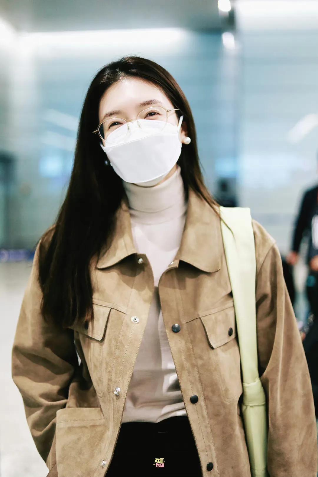 Meet Jiang Shuying without makeup at the airport - iMedia