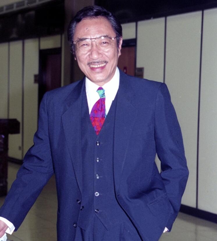 老戲骨楊群病逝,與妻子移民多年恩愛照曝光,任達華汪明荃悼念 - 資訊咖