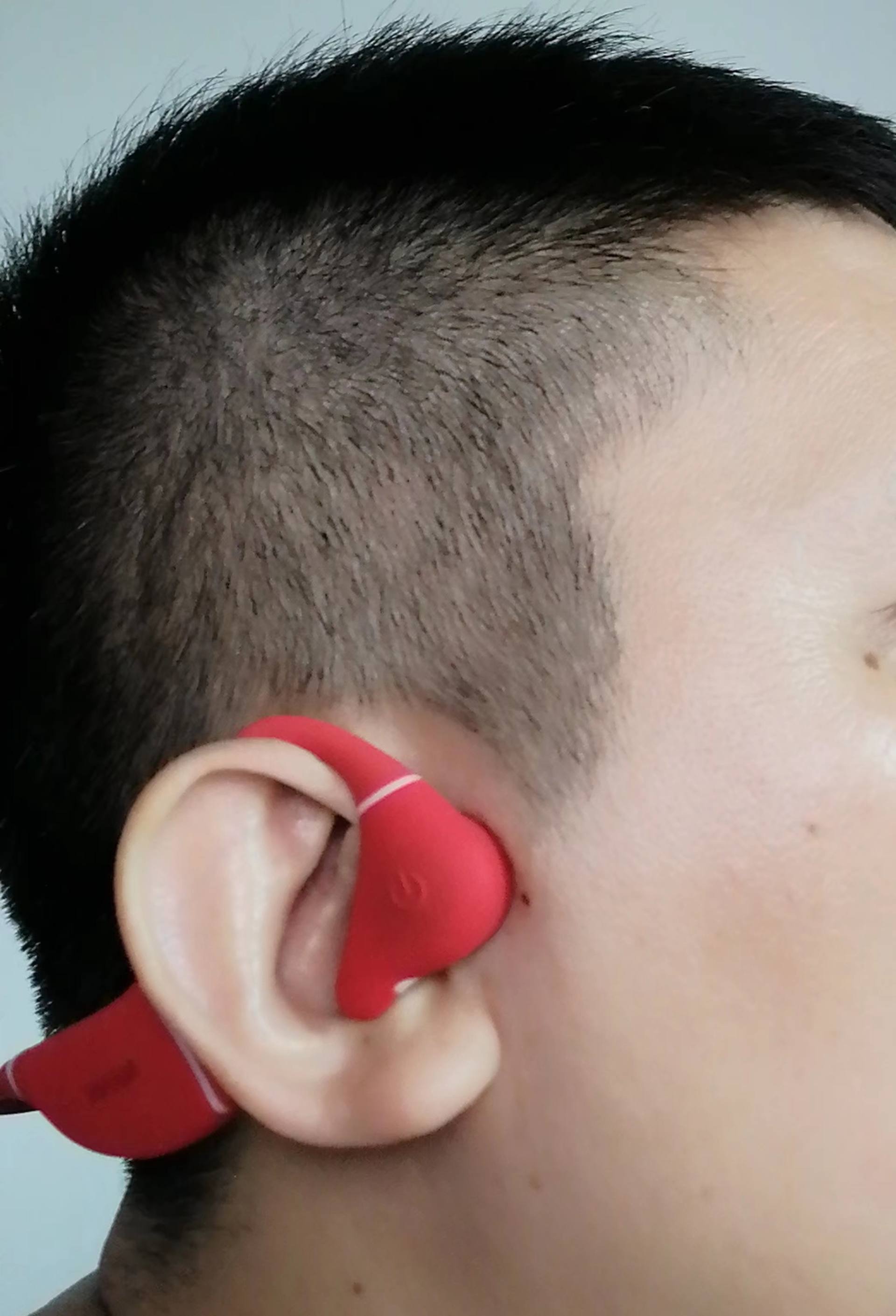 Do bone conduction headphones leak sound?Which bone conduction