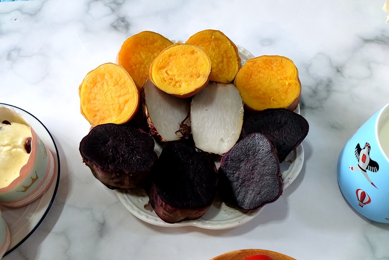 Remind middleaged and elderly people to eat less steamed buns and eat