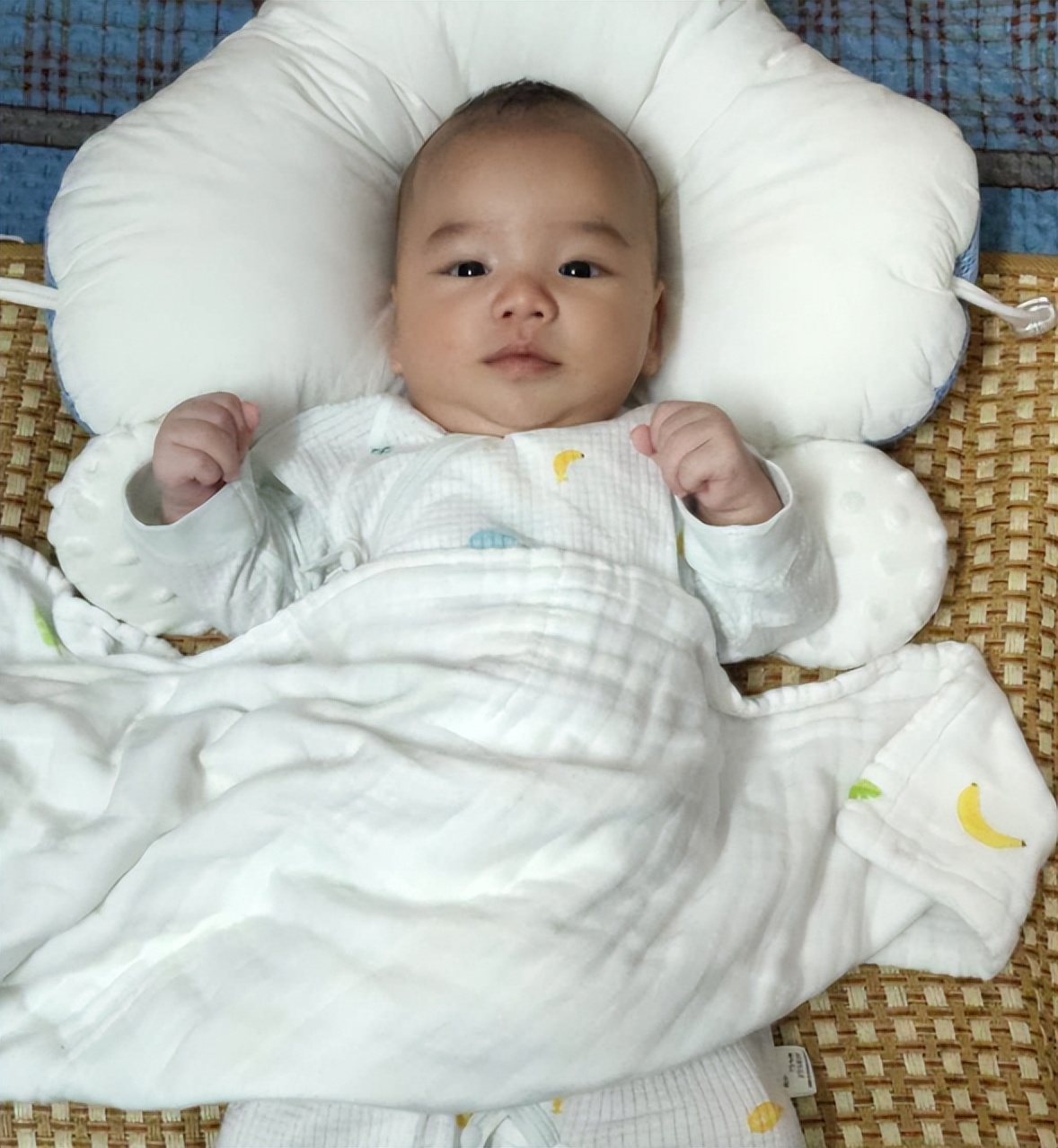 Babies spit up frequently, burping is a kind of harm, mothers should be