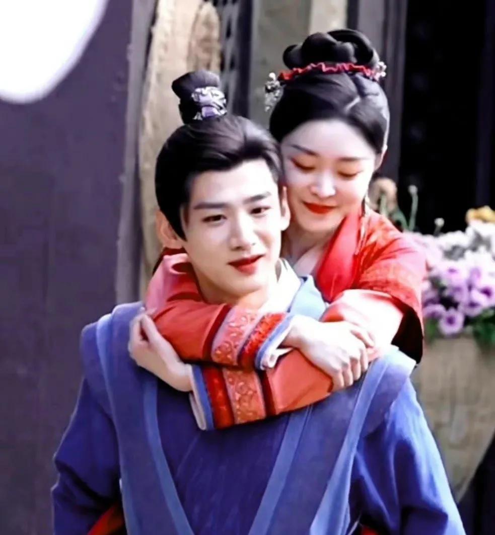 Bai Jingting and Song Yi live together!The man tore the meat for the