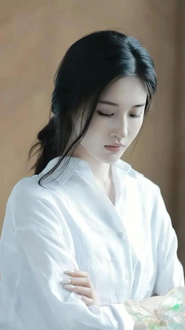Peerlessly Beautiful The peerless beauty under the pure temperament - iNEWS