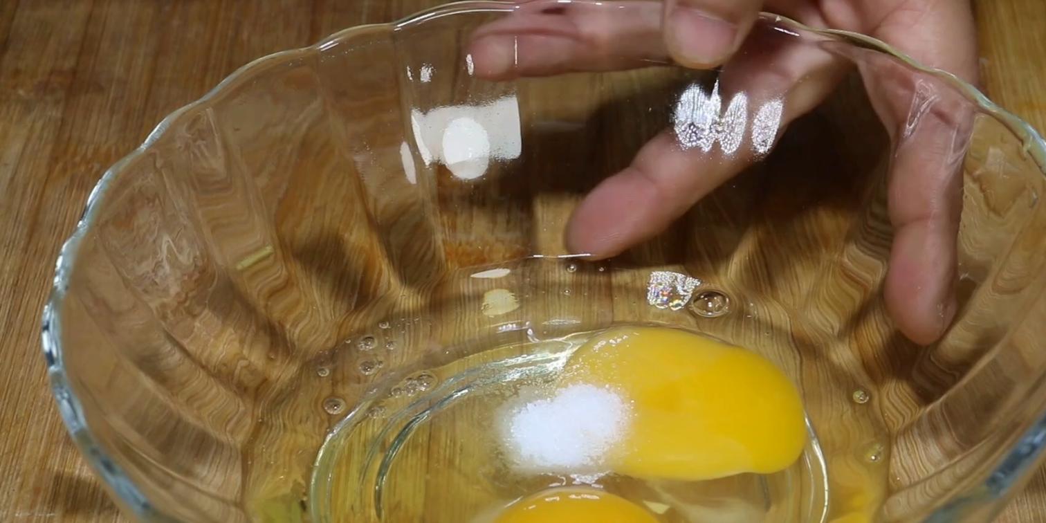 The practice of pouring eggs into boiling water is very popular. I