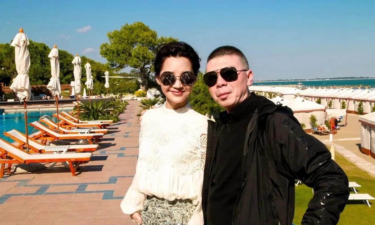 Xu Qing and Feng Xiaogang's combined photos leaked out, the lace top ...