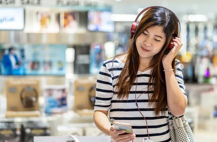 Wearing headphones for a long time to listen to music, is it a pleasure