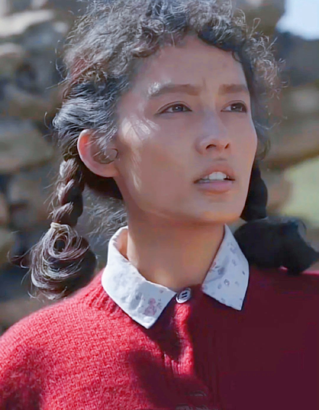 Li Qin's road to life the rustic rural girl wears a polkadot leather