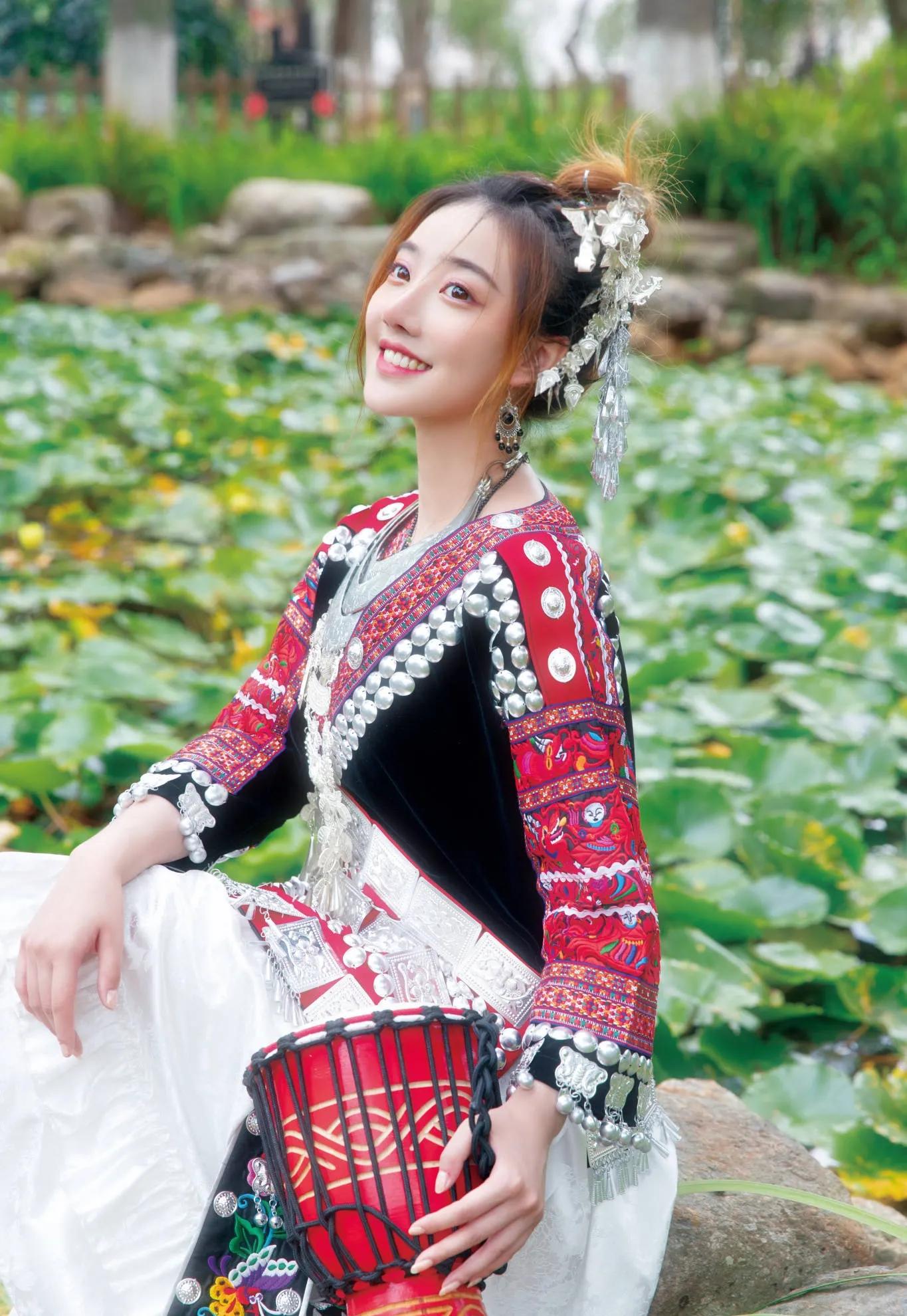 Beautiful actress Bai Xinyi born in 1995 - iNEWS