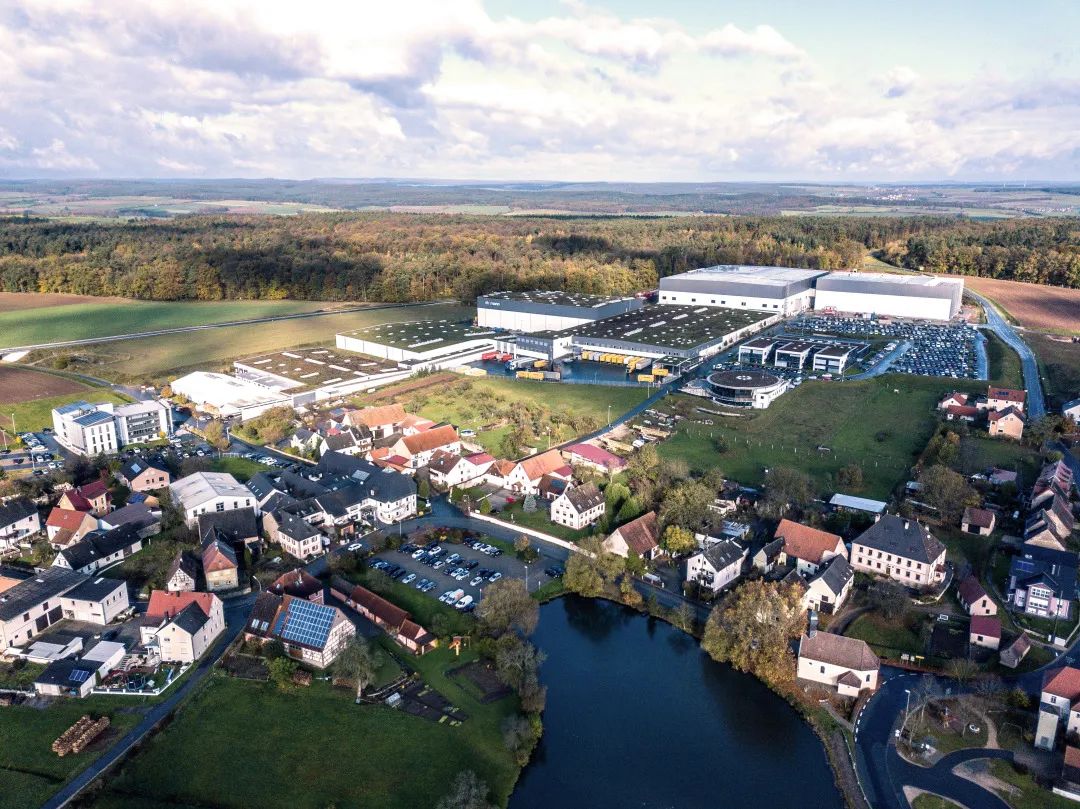 The logistics of musical instrument Thomann iMedia