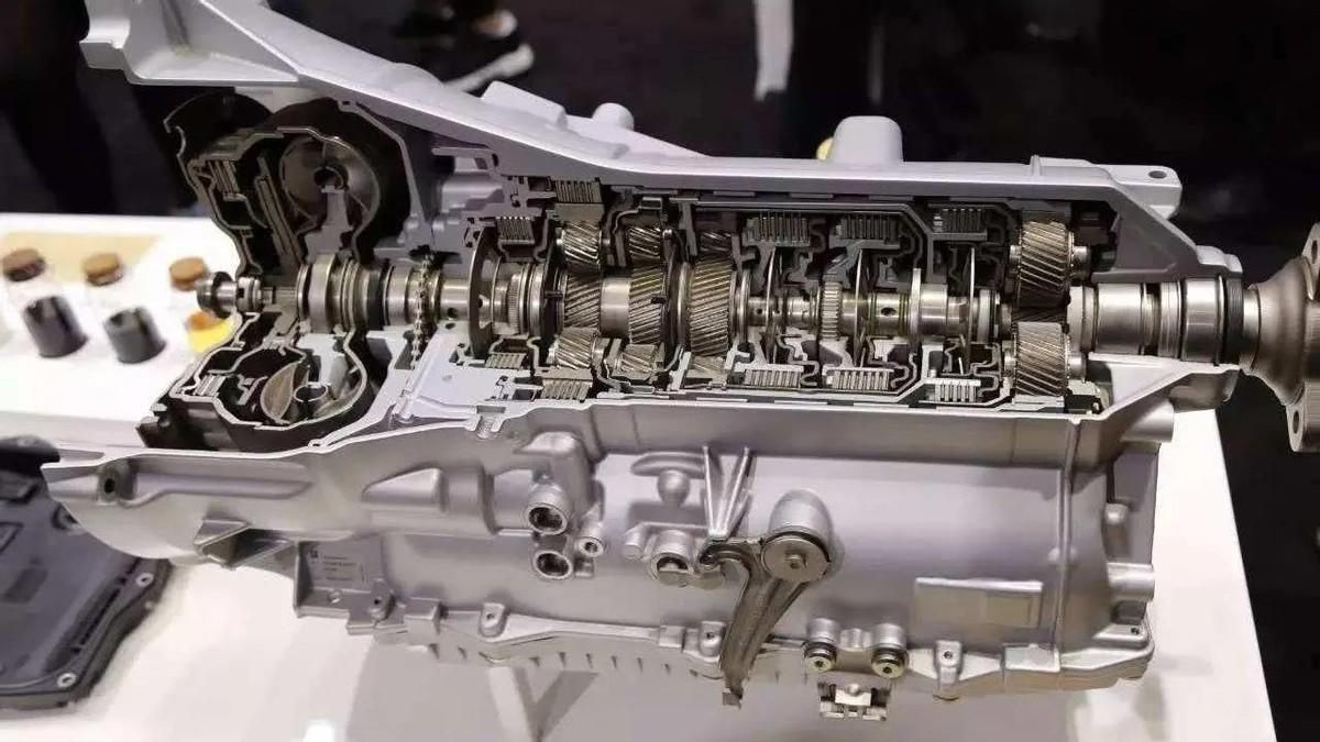 The AT gearbox has 10 gears. Why is the dualclutch gearbox stuck in