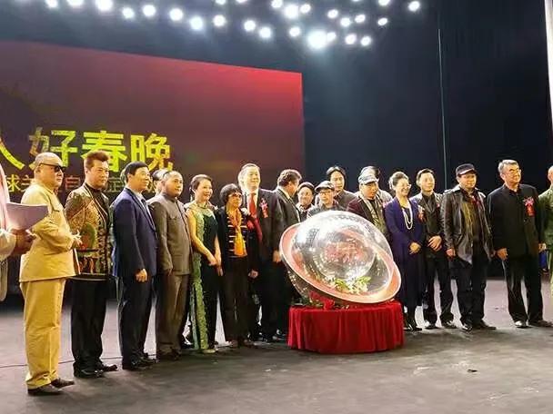 Wang Shaofeng sings the Chinese Spring Festival Gala - iNEWS