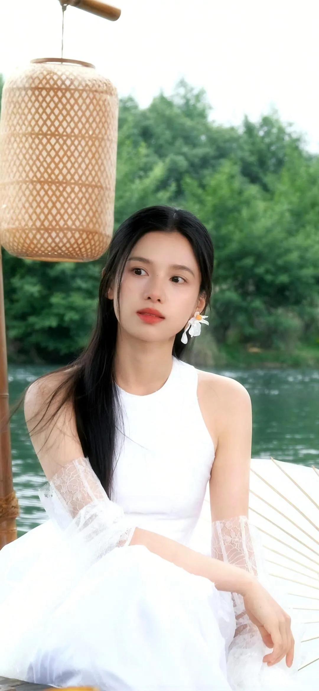Appreciation of beautiful photos of Xiaohua Zhang Jingyi - iMedia
