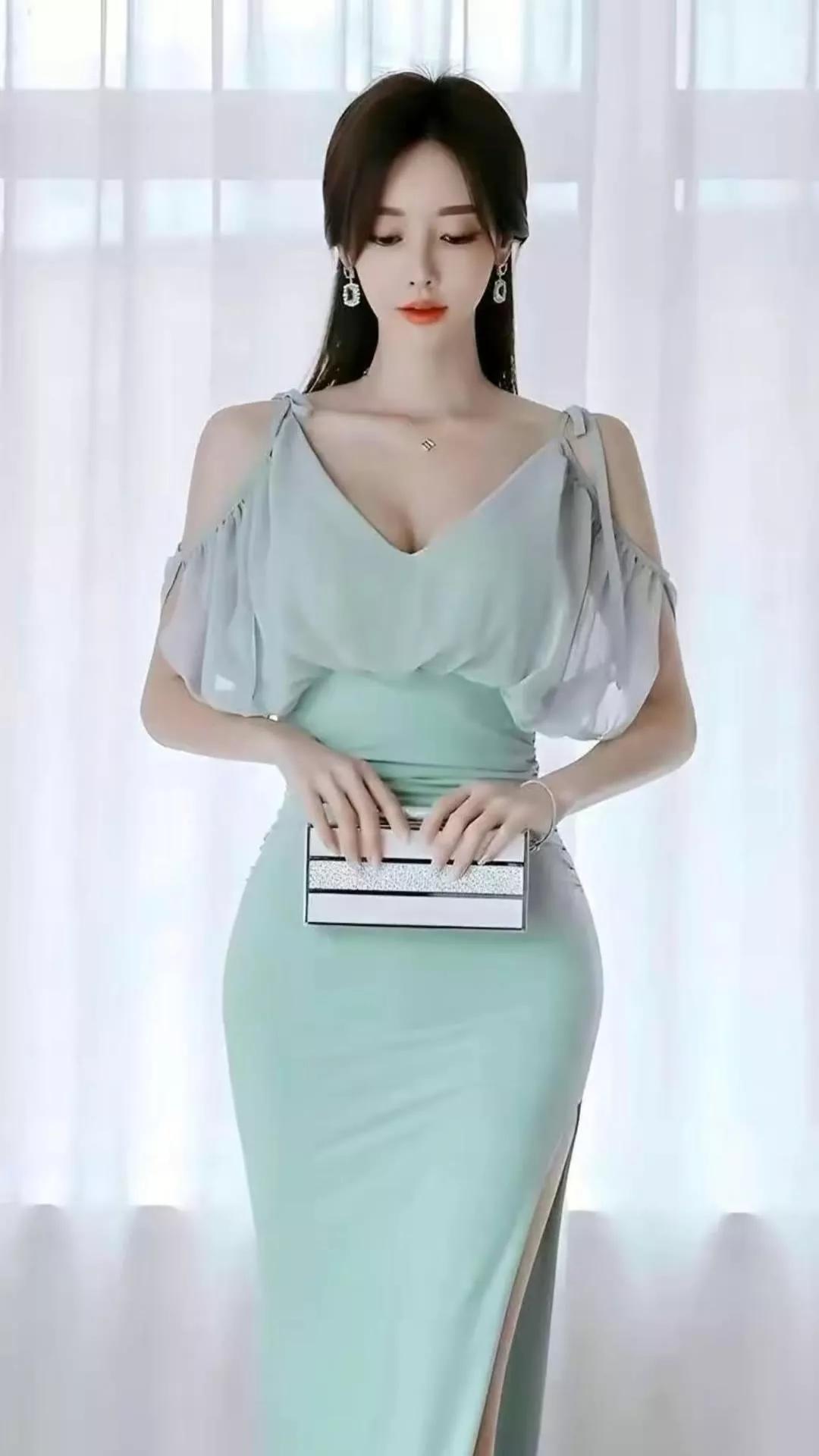 Model Sun Yunzhu shows off her perfect figure - iNEWS