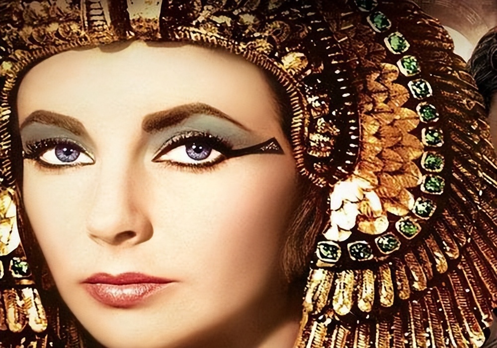 What shooting technique was used in "Cleopatra" to reproduce the