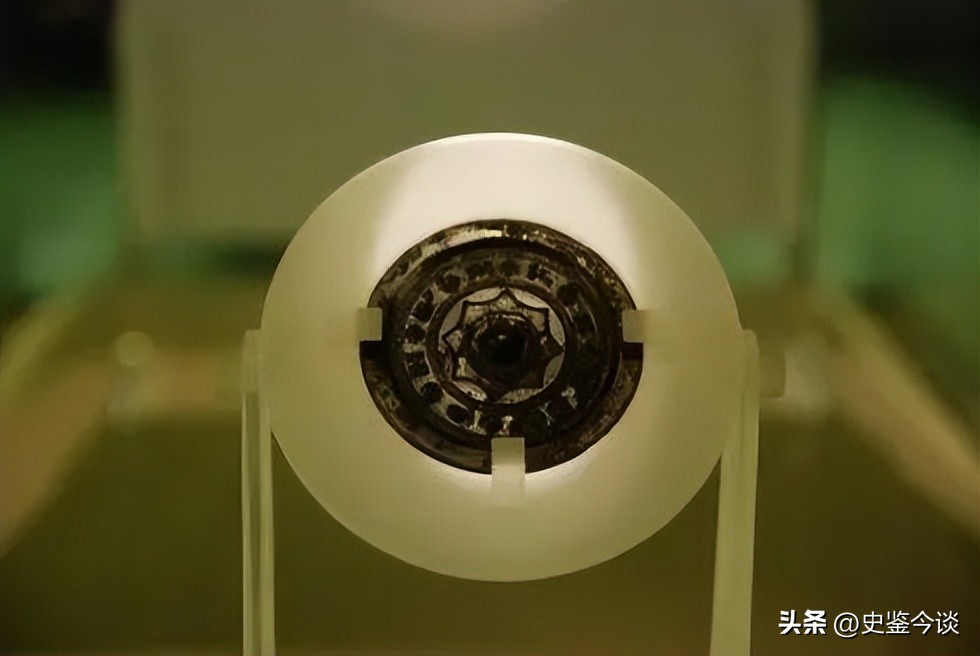 震驚世界的青銅魔鏡——西漢「見日之光」透光鏡 - 頭條匯