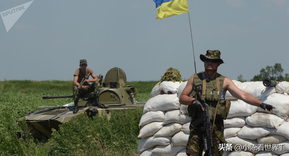 The Ukrainian army began to use cluster bombs to fight! draw ...