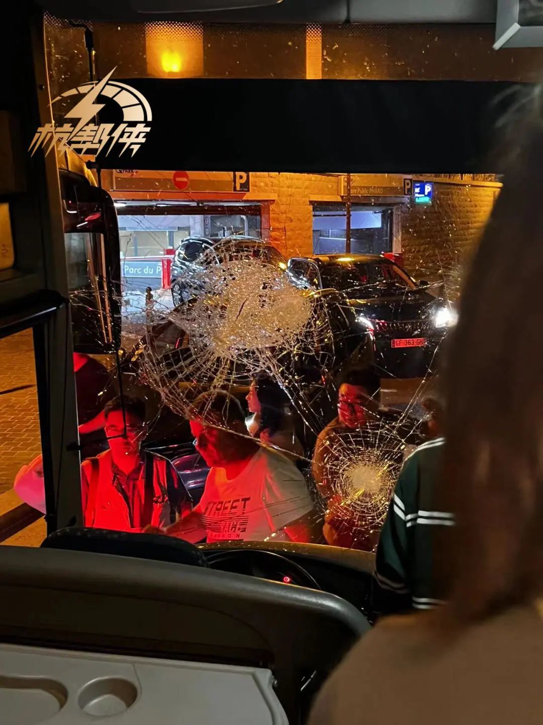 The bus carrying 41 Chinese tourists was smashed in the riots in France ...