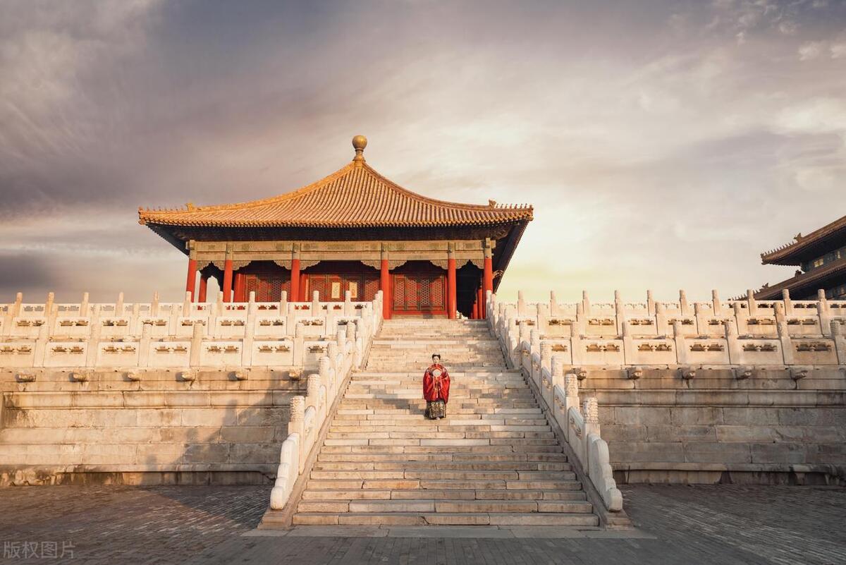 Empress Lu had been in power for 15 years, and Liu Bang's 8 sons were