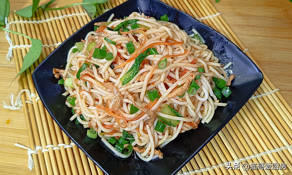 Teach you to fry rice noodles at home, ready in 10 minutes, nutritious and delicious, better