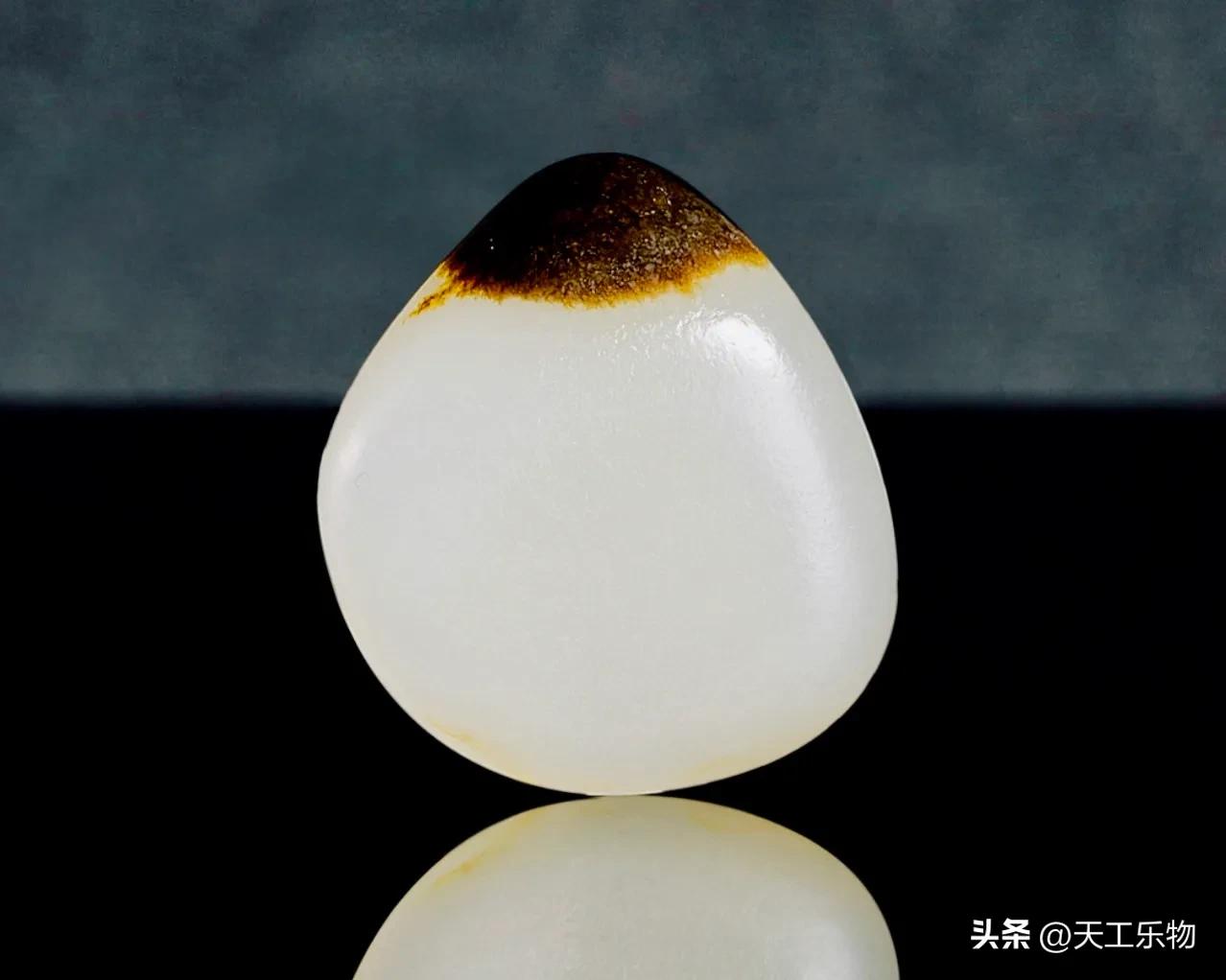Are raw stones more expensive than carved pieces? Hetian Jade
