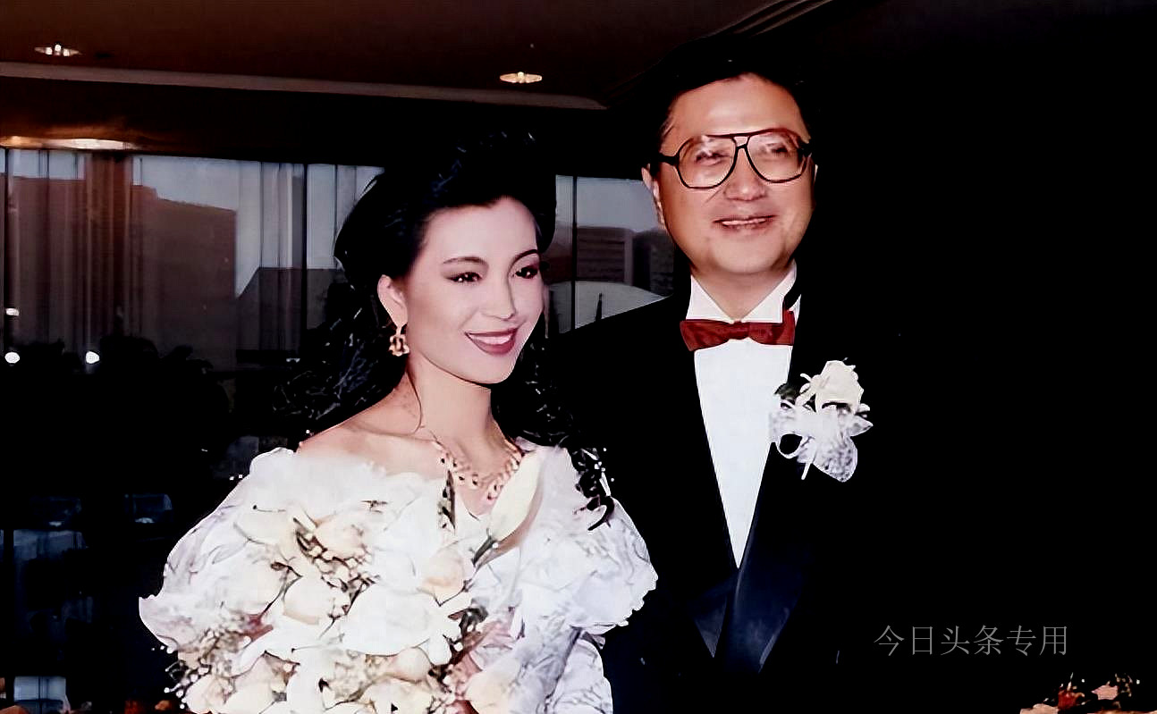 She married a rich man at the age of 21 and had 30 boyfriends. She