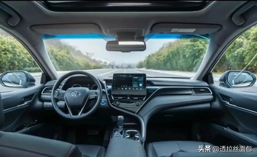 Good friends in the car, now it is with the new version and the new