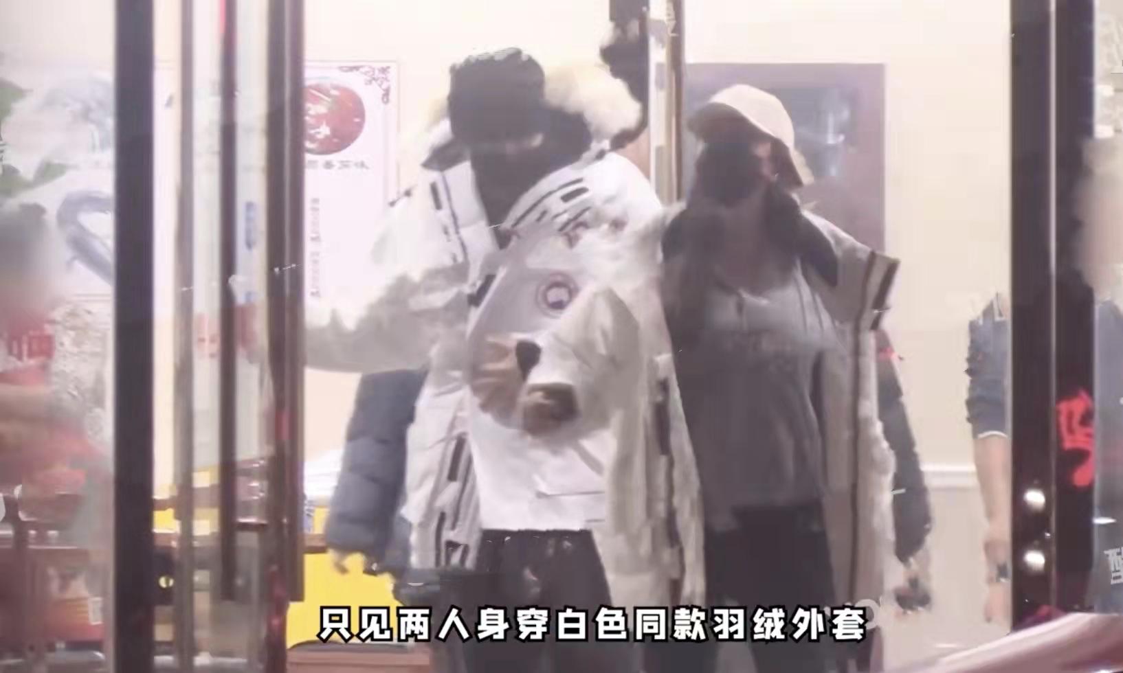 Lou Yixiao and the mysterious man went back to the residence together ...