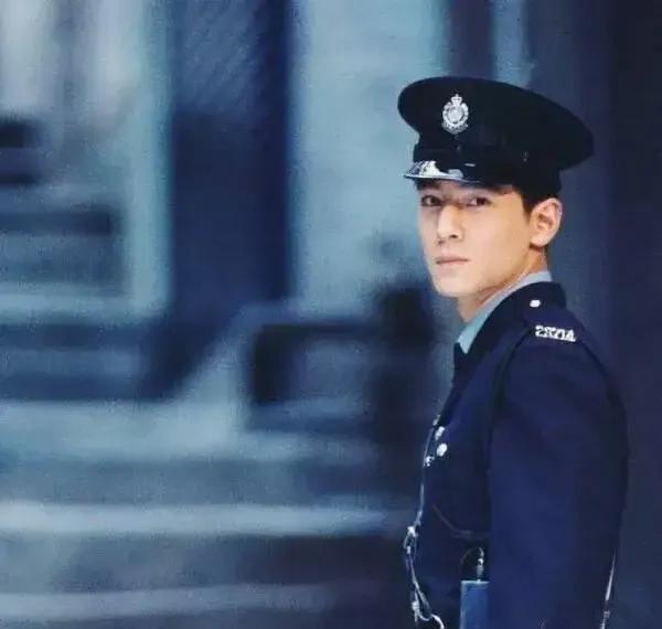 Hong Kong actor military uniform style: Jet Li is upright, Wu Yanzu is ...