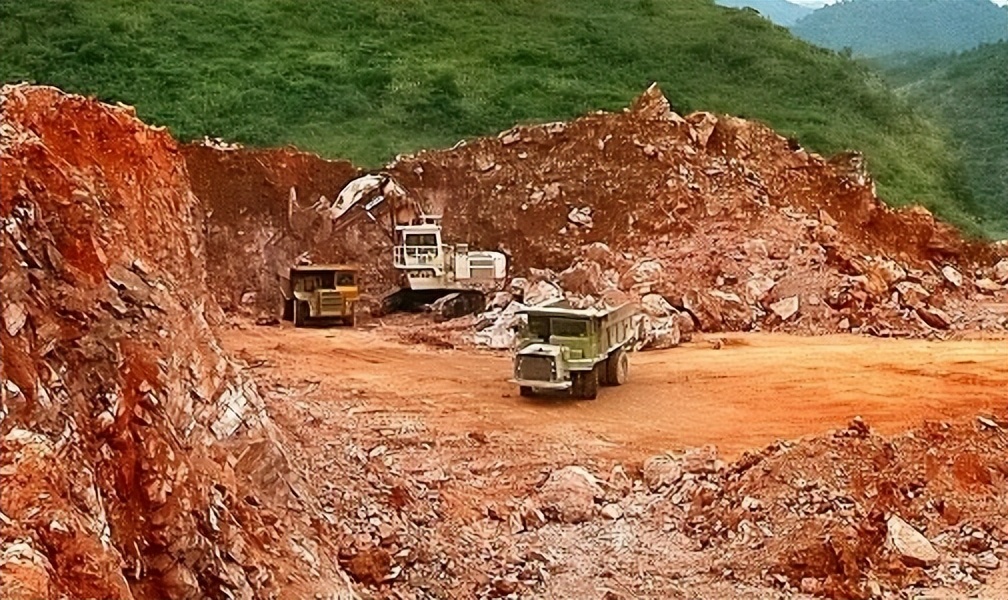 Guinea is rich in bauxite, and its export volume is astonishing. How