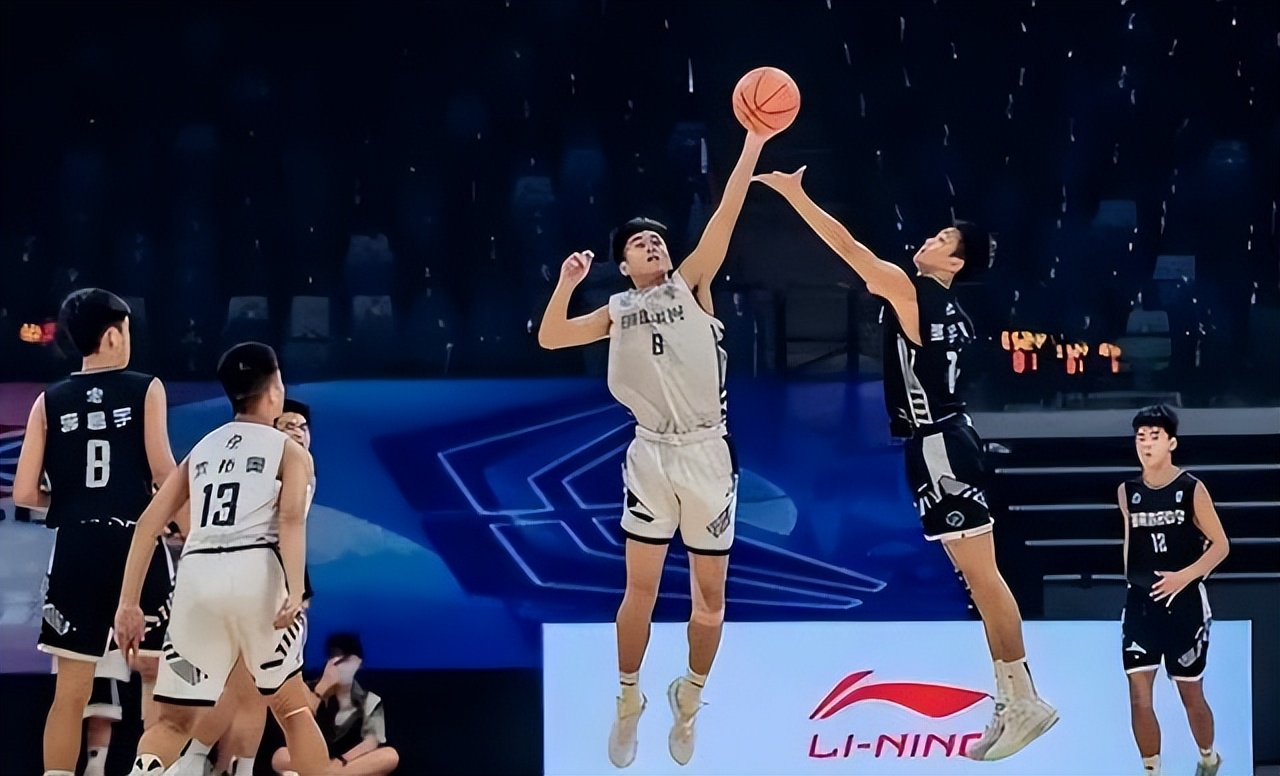 China's post95 basketball beauty coach is too beautiful!The beauty