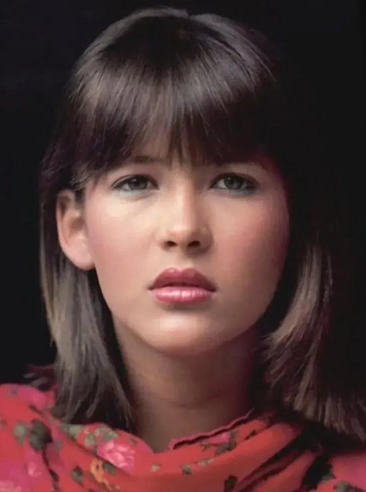 Sophie Marceau during the first kiss movie - iMedia