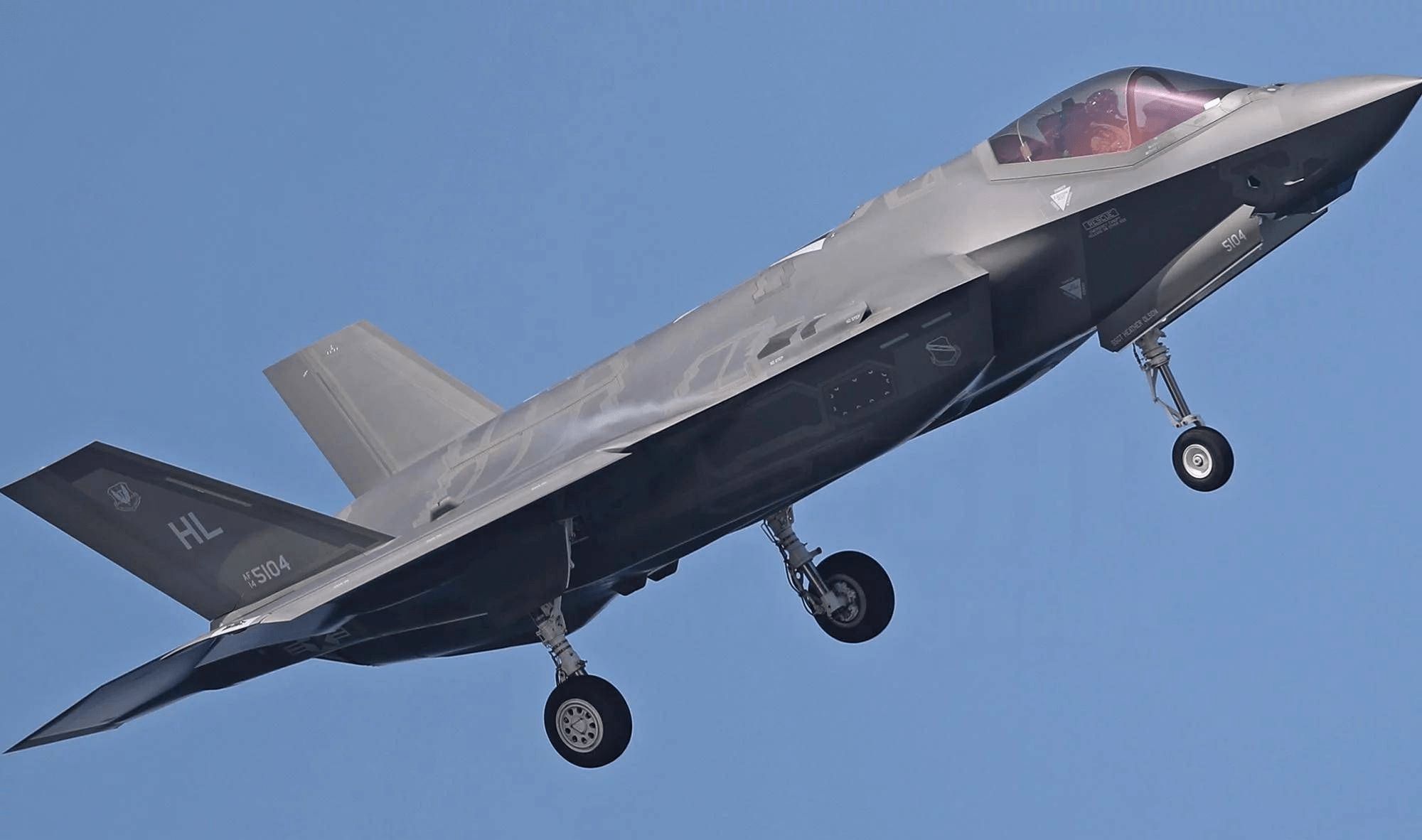 CCTV first revealed that the J20 cruised the three straits, defended