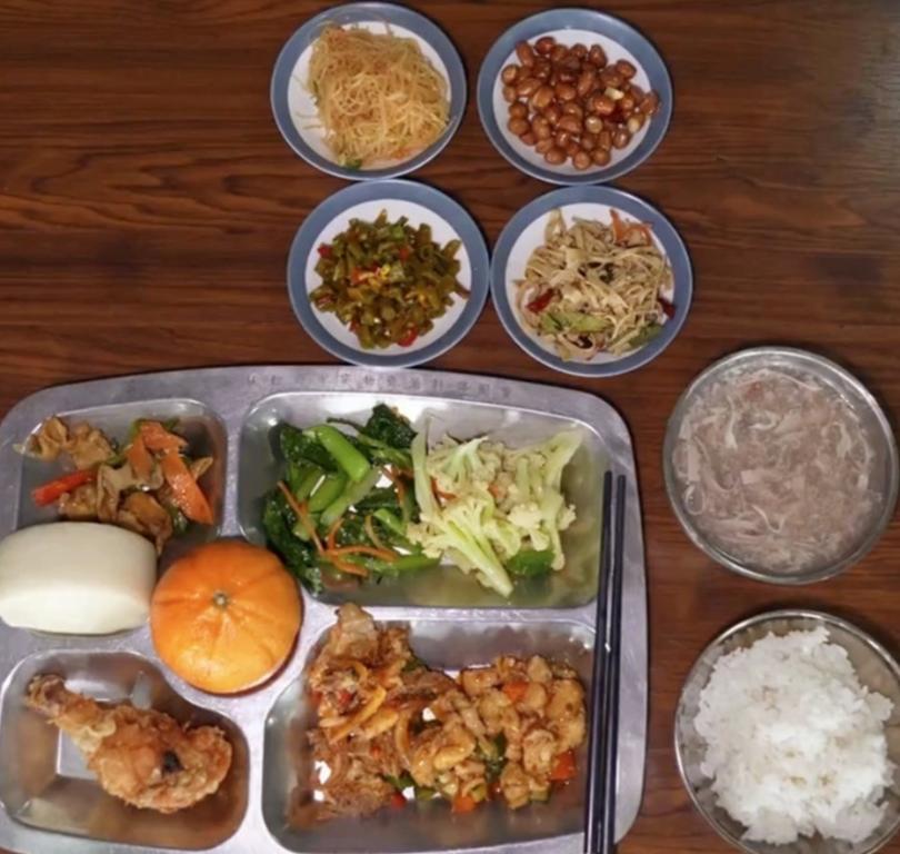 Revealing what the canteens of the Chinese Army troops eat?No wonder