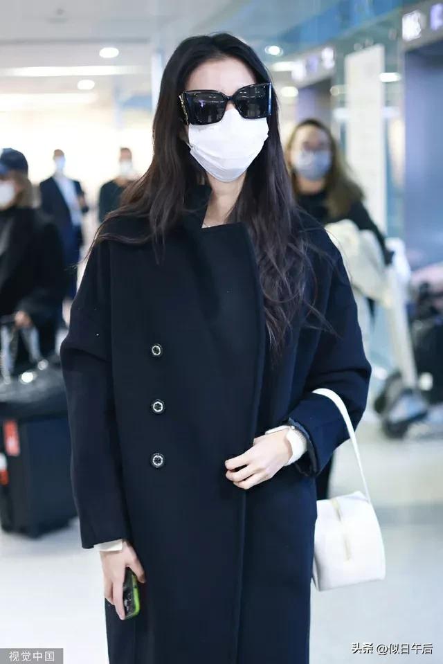 Wang Churan wears sunglasses and shows up at the airport wearing a