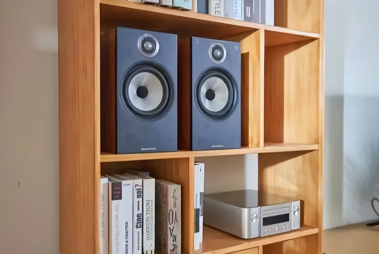 Complementary advantages! For the entrylevel HiFi set, choose Bauer