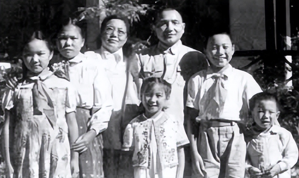 Deng Xiaoping's 5 children: same father but different fate, after the ...