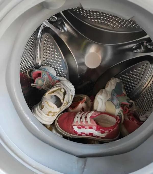 During the National Day, the sales of shoe washing machines soared by
