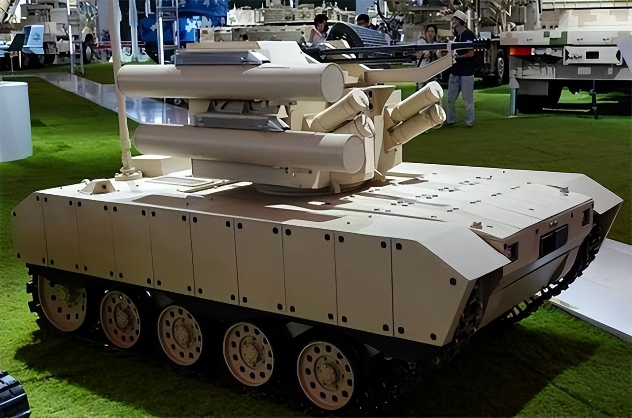 This unmanned combat vehicle is a bit cute!Carrying 8 RPG rocket ...