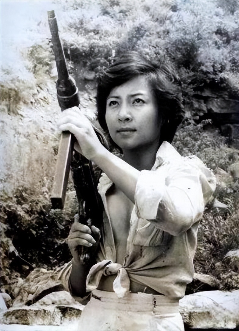 During the Vietnam War, Vietnamese female soldiers would take off their clothes directly when they were captured? What is the reason behind