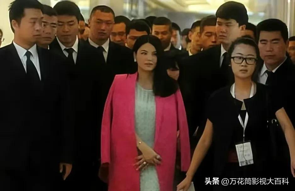 The star's bodyguard team, the style of appearance is comparable to ...