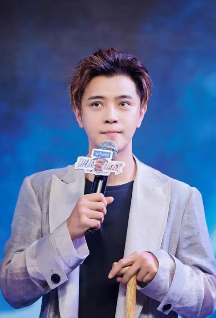 Luo Zhixiang was surprised in Thailand! Wearing a purple gauze dress ...