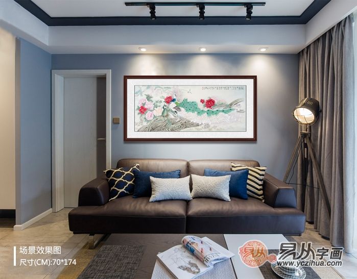 Xiao Hong's flower and bird painting hangs in the living room, full of ...