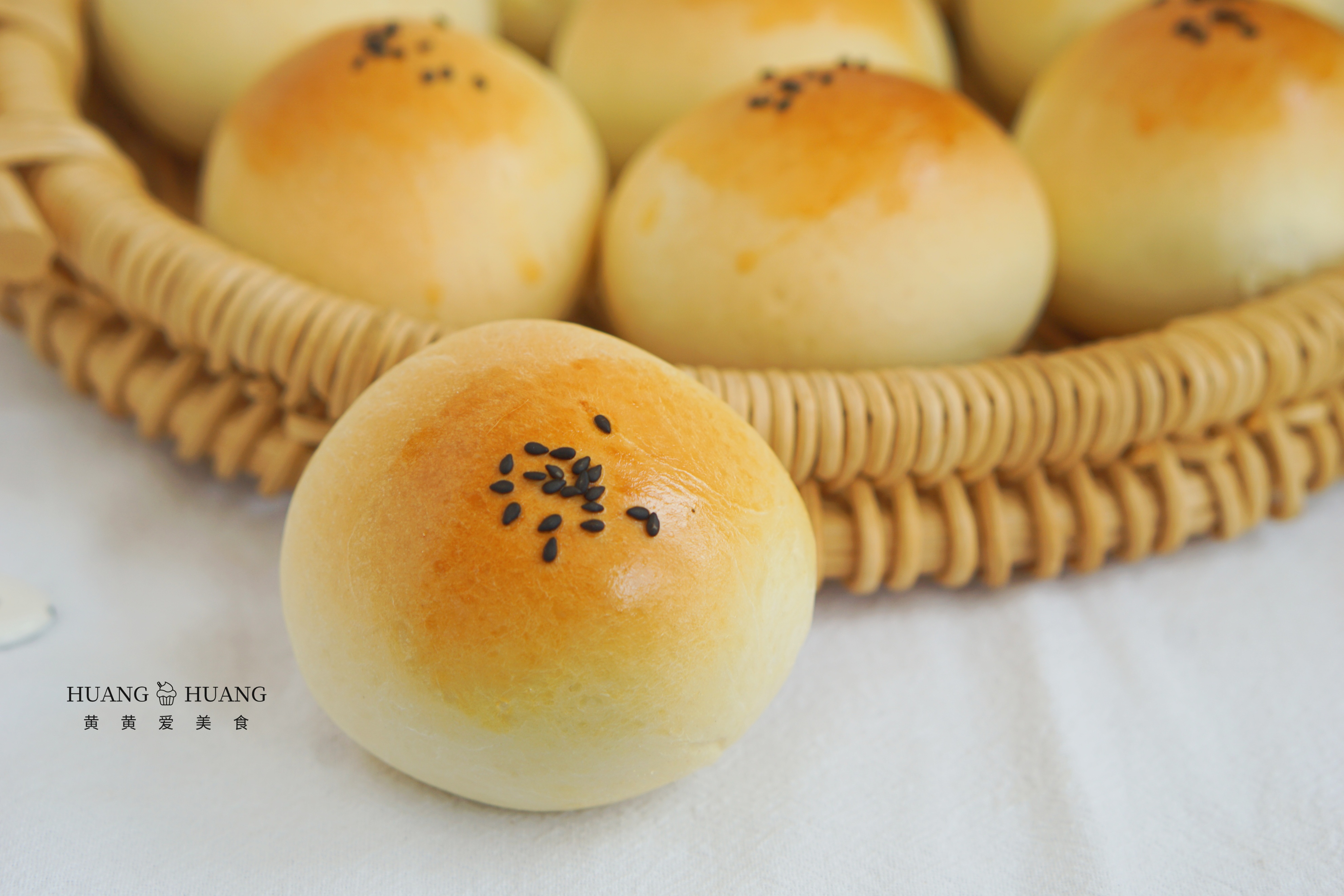 Delicious red bean bread, the skin is strong, the filling is sweet, and