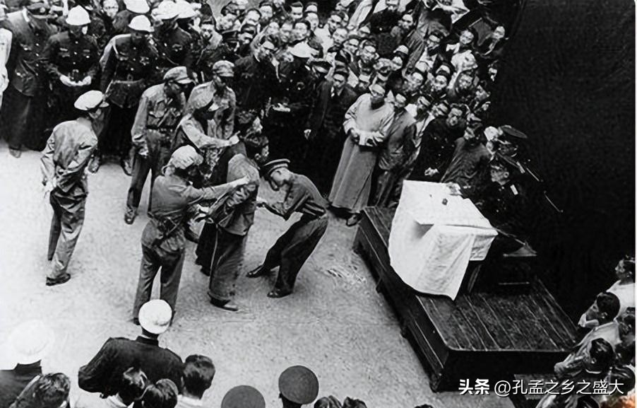 In 1952, Wang Shusheng stared at the salesperson in the store and asked ...